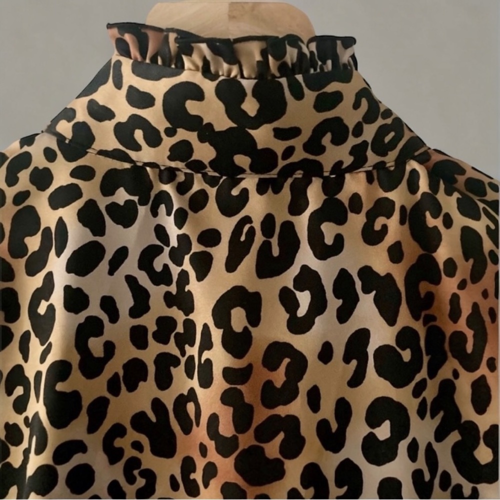 WORTHINGTON Leopard Print Ruffle Blouse Size Small Short Sleeve Button Front - Picture 8 of 9
